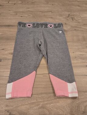 3/$12 Athleisure Love Print Gray‎ and Pink Girls Capri Leggings Size XXS (4/5)
